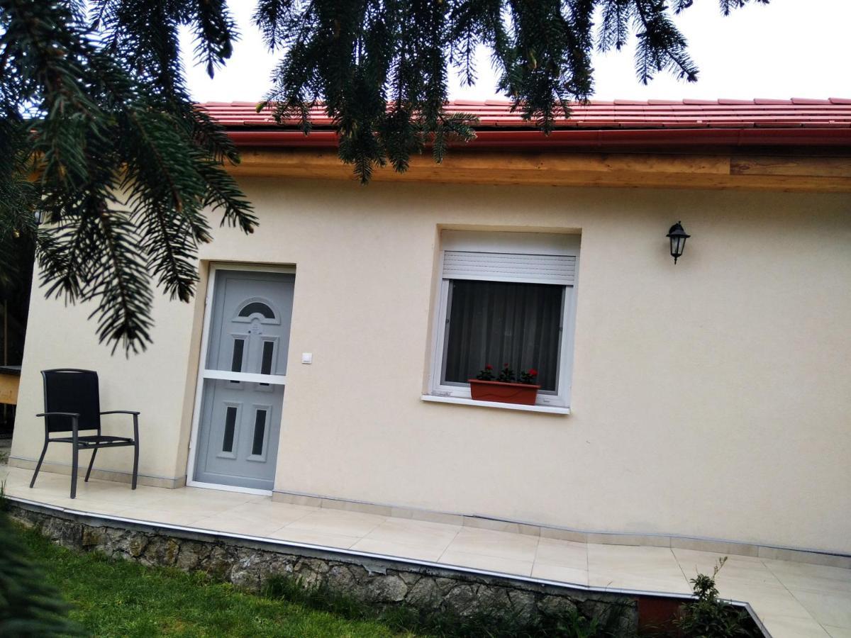 Esze Vendegszoba Тата Экстерьер фото